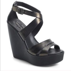 Kork-Ease Gracen Sandals Wedge Metallic Bl…